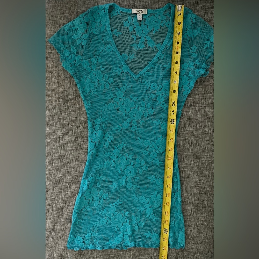 Cache Lace V-Neck Top - Picture 7 of 7